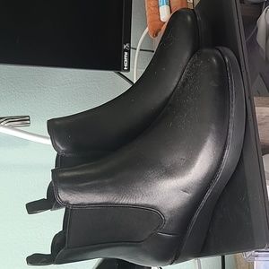 NWOT Fitflop Booties